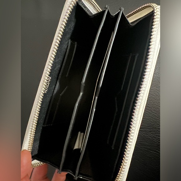 Aritzia auxiliary hulst zip wallet in white. - Picture 2 of 3